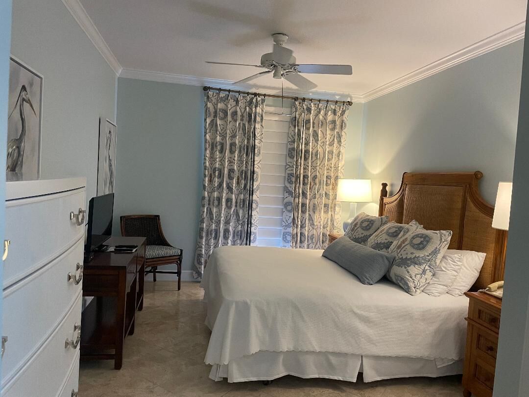 2 bedrooms, in-room safe, iron/ironing board, free WiFi