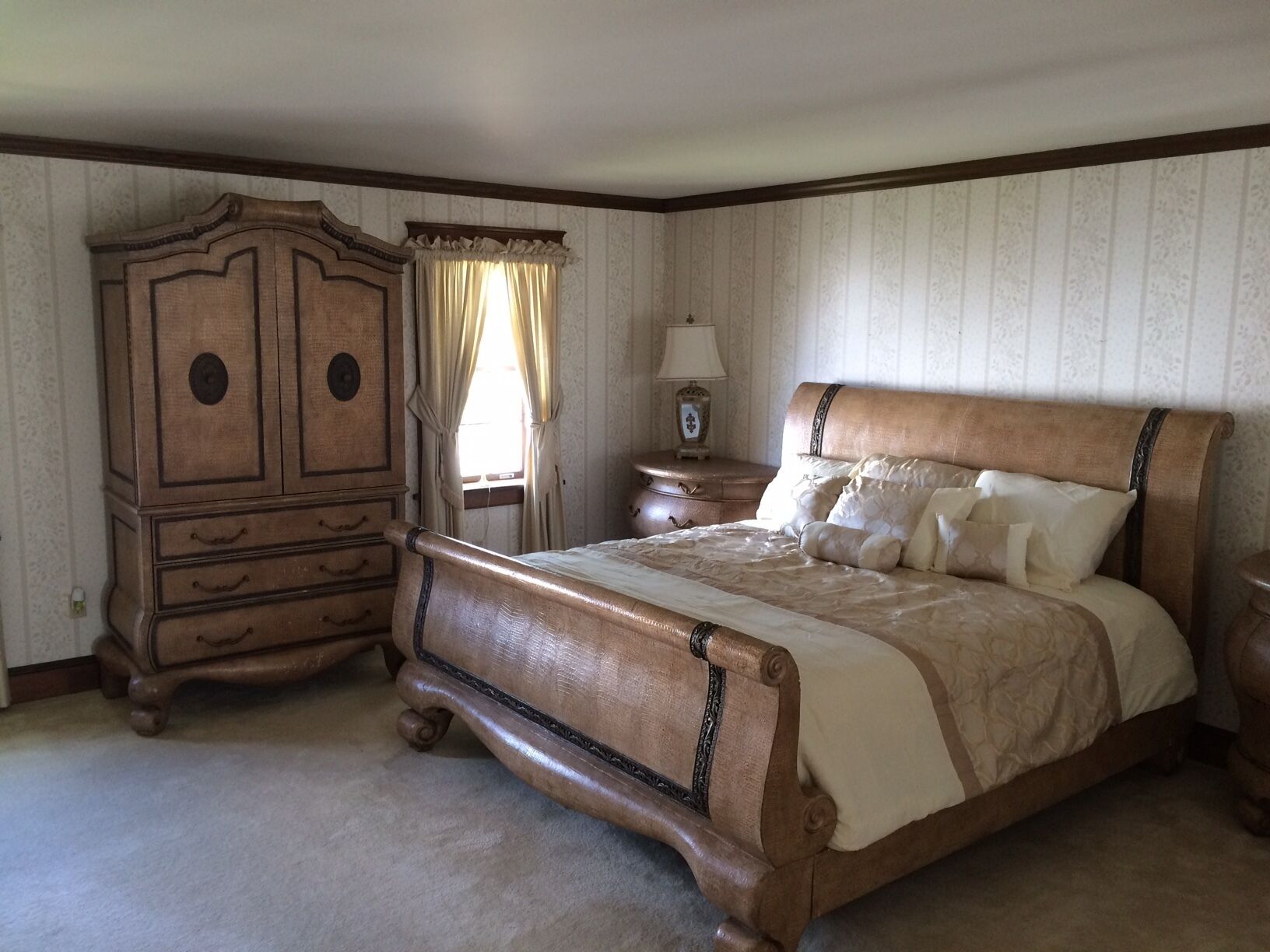 Large Picturesque Farmhouse Nestled On 92 Acres In Beautiful Lancaster County