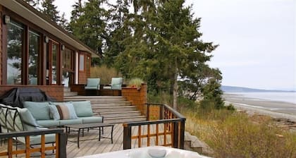 Stunning Ocean View from Your Private Hot Tub, Qualicum Bay