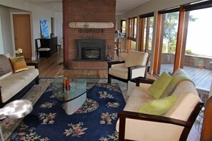 TV, fireplace, DVD player, books