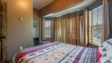 2 bedrooms, iron/ironing board, WiFi