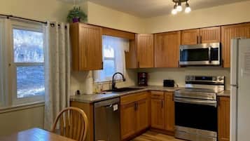 KĂŒhlschrank, Mikrowelle, Ofen, Herdplatte