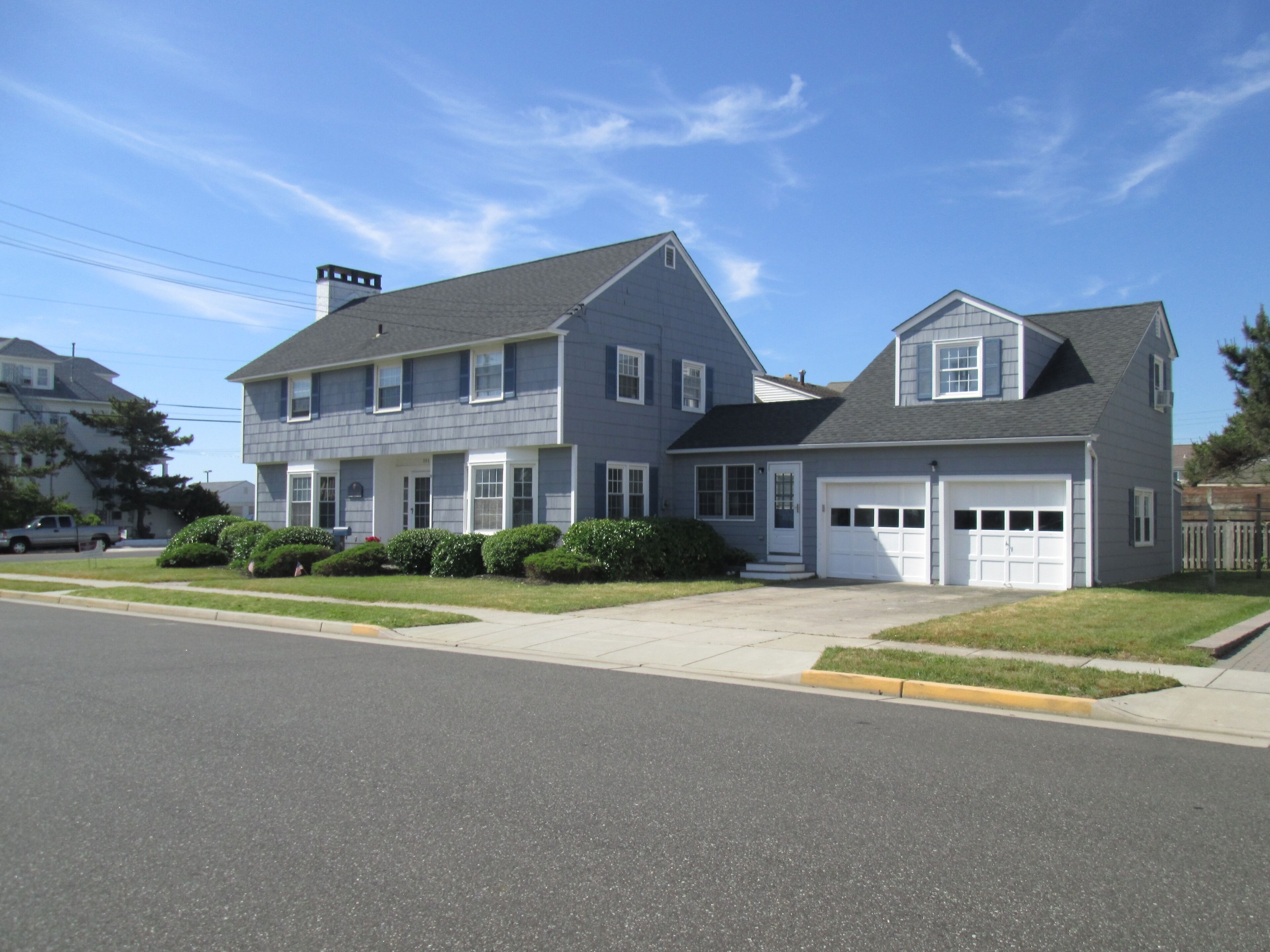 Spacious, 4-BR House, Sleeps 12! 4th House From The Beach And 2 Blocks To Town!