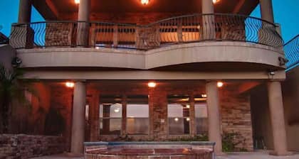 Riverfront Luxury Mansion, private Pool & Spa