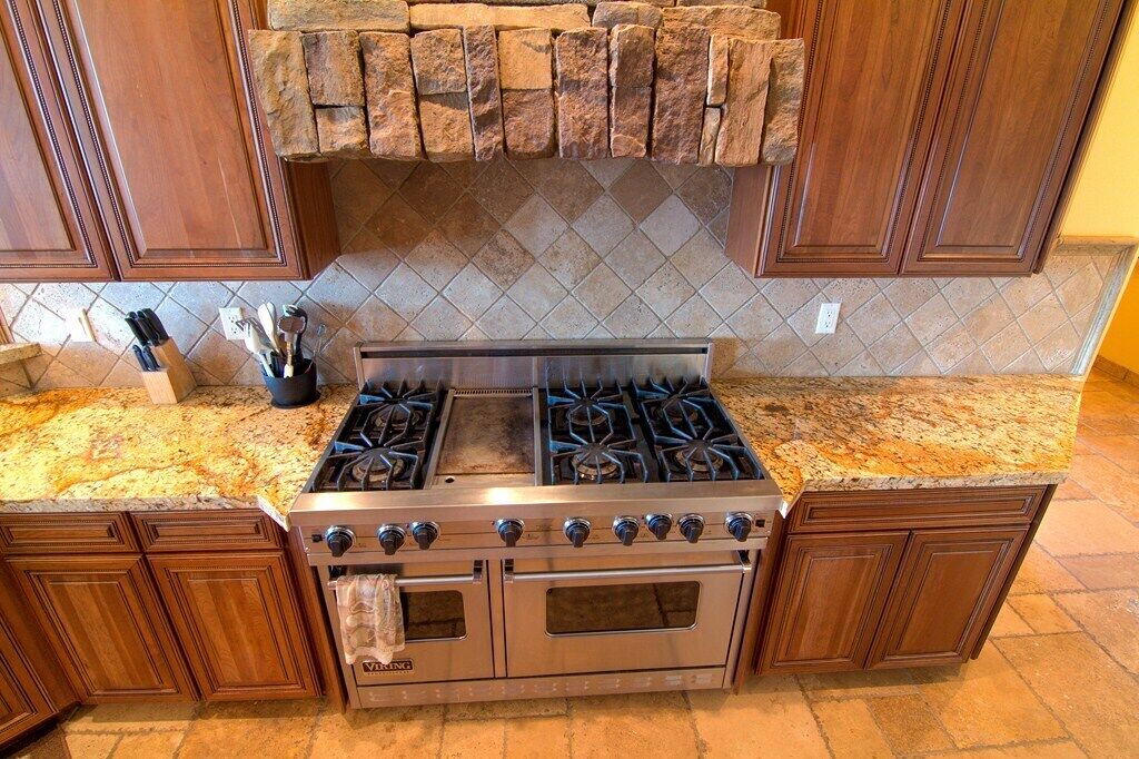 Riverfront Luxury Mansion, private Pool & Spa 