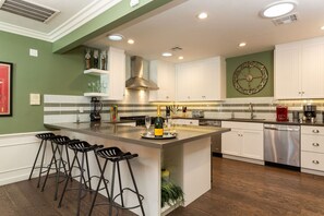 Microonde, forno, piano cottura, lavastoviglie