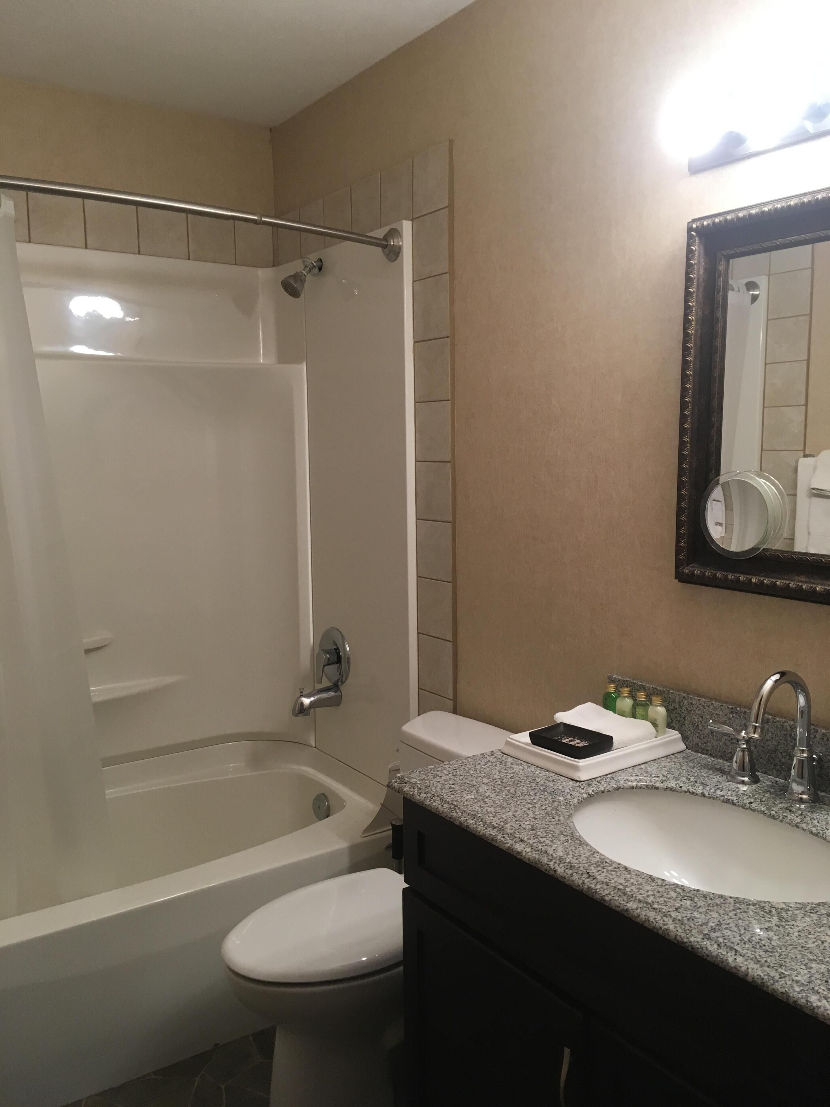 Private cottage with Sandy Beach on Arrow Lake