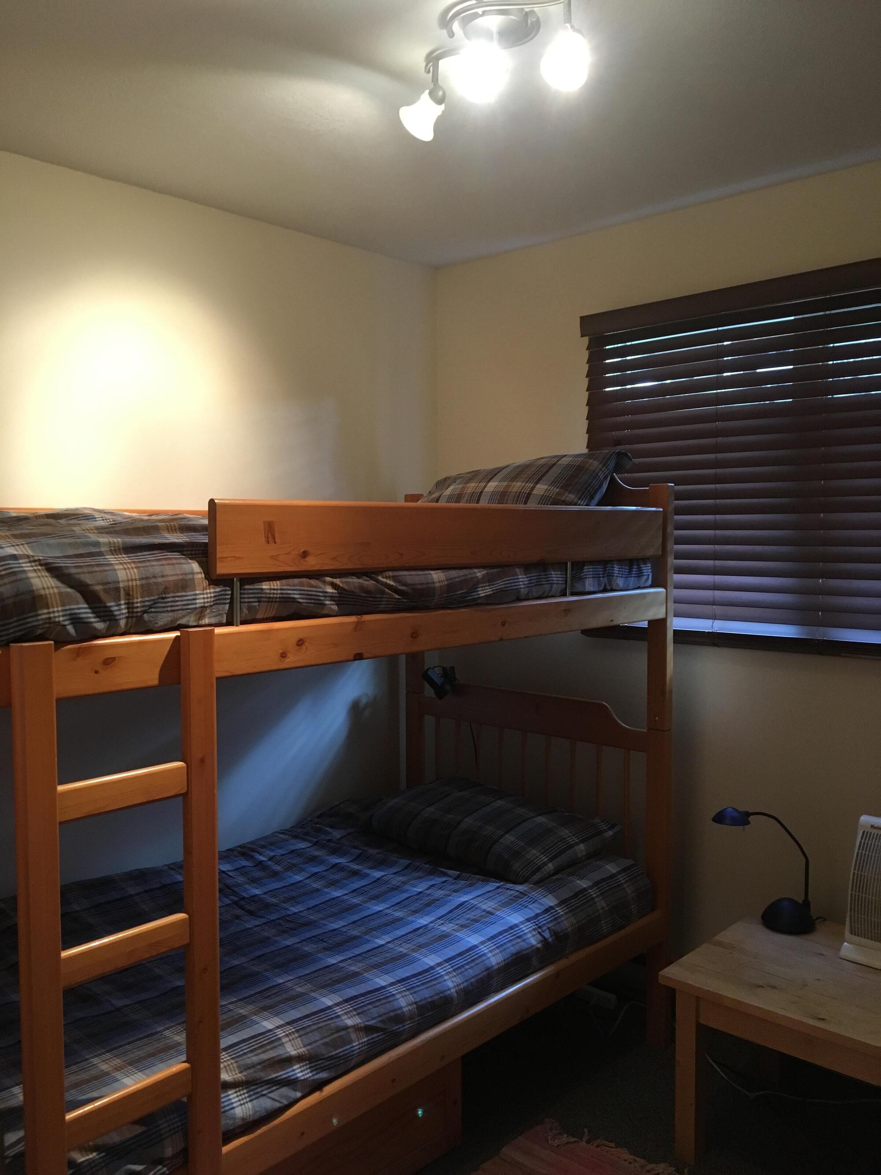 Private cottage with Sandy Beach on Arrow Lake