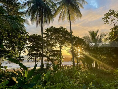 Beachfront Villa, Private Pool, Fiber Optic