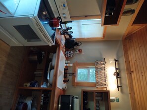 Private kitchen - Cabin built for two!!  A cozy space designed to compliment the details. (Mountain City)