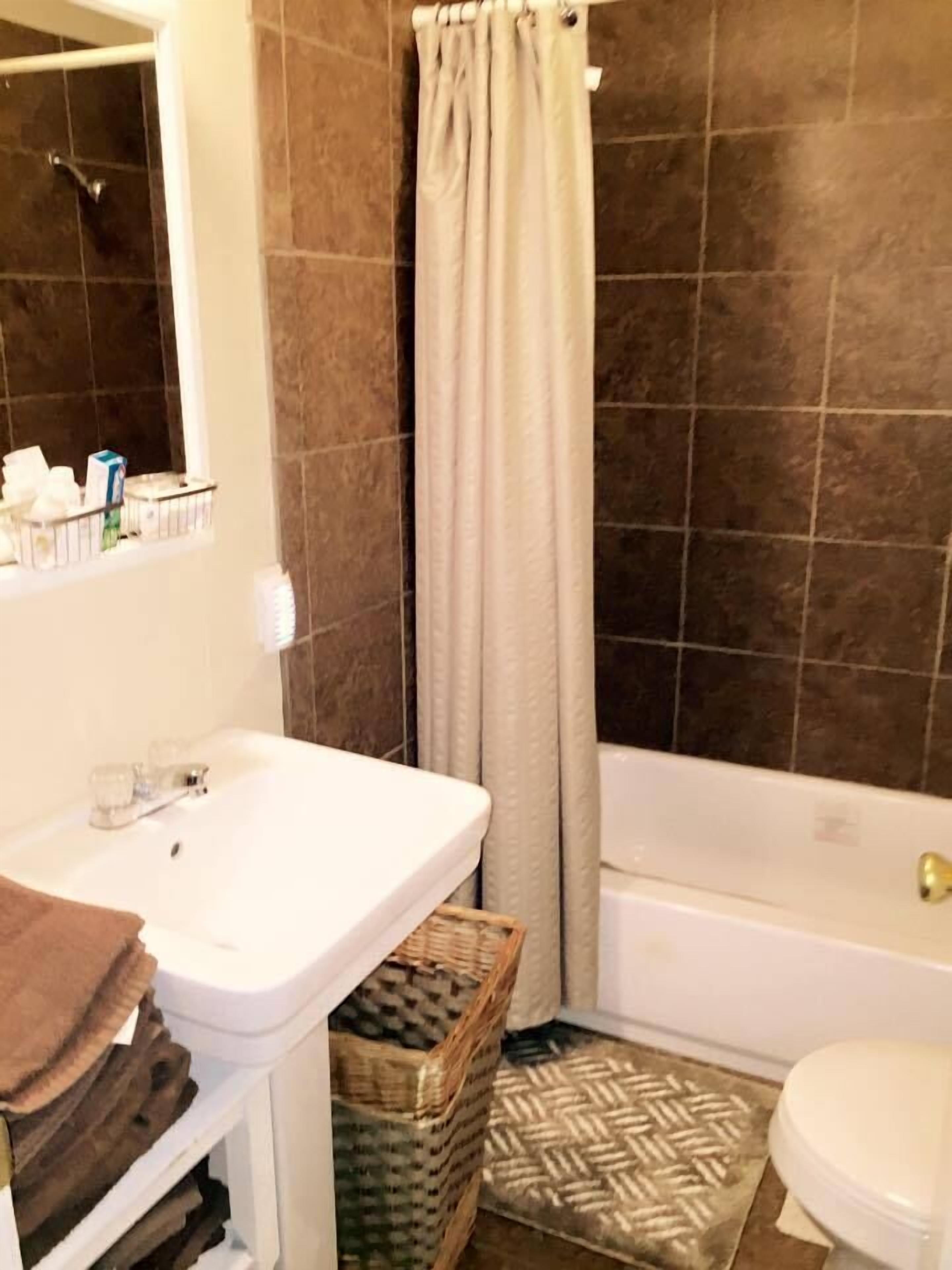 Looking for a cozy home away from home in scenic Northwest Arkansas?