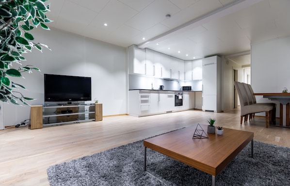 Deluxe-Apartment, 3 Schlafzimmer, 2 Bäder | Wohnbereich | Flachbildfernseher