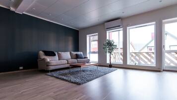 Deluxe-Apartment, 3 Schlafzimmer, 2 Bäder | Wohnzimmer