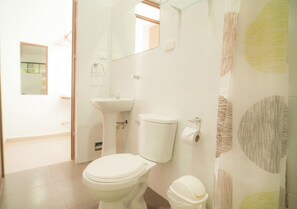 Douche, douche cascade, articles de toilette (gratuits)