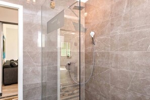 Apartment | Bathroom shower