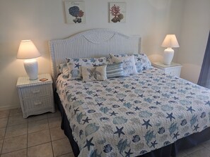 4 bedrooms, iron/ironing board, WiFi, bed sheets