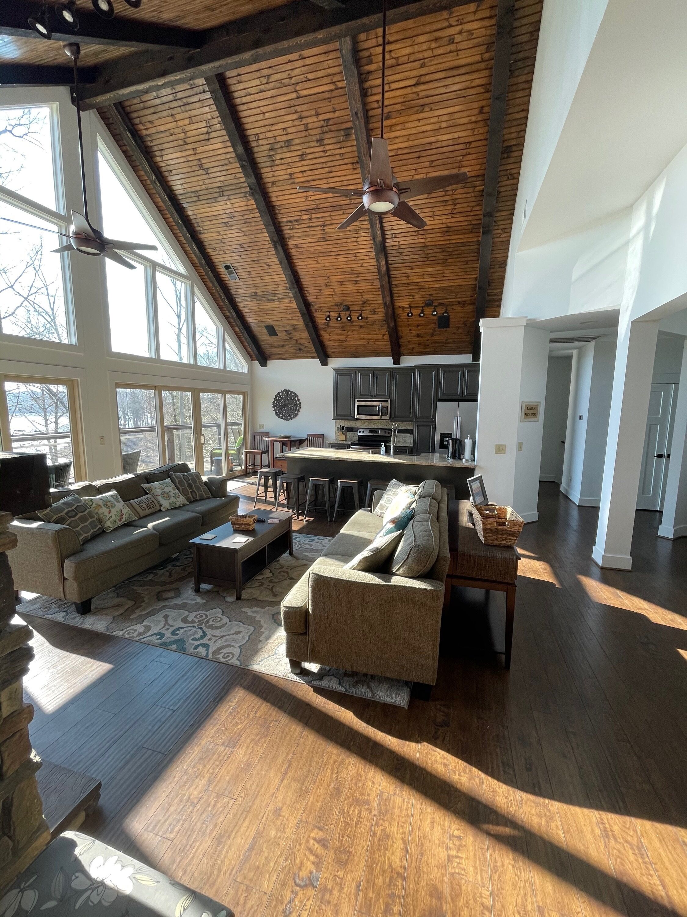  'Sunrise Serenity' Luxury Lake House Lake Barkley