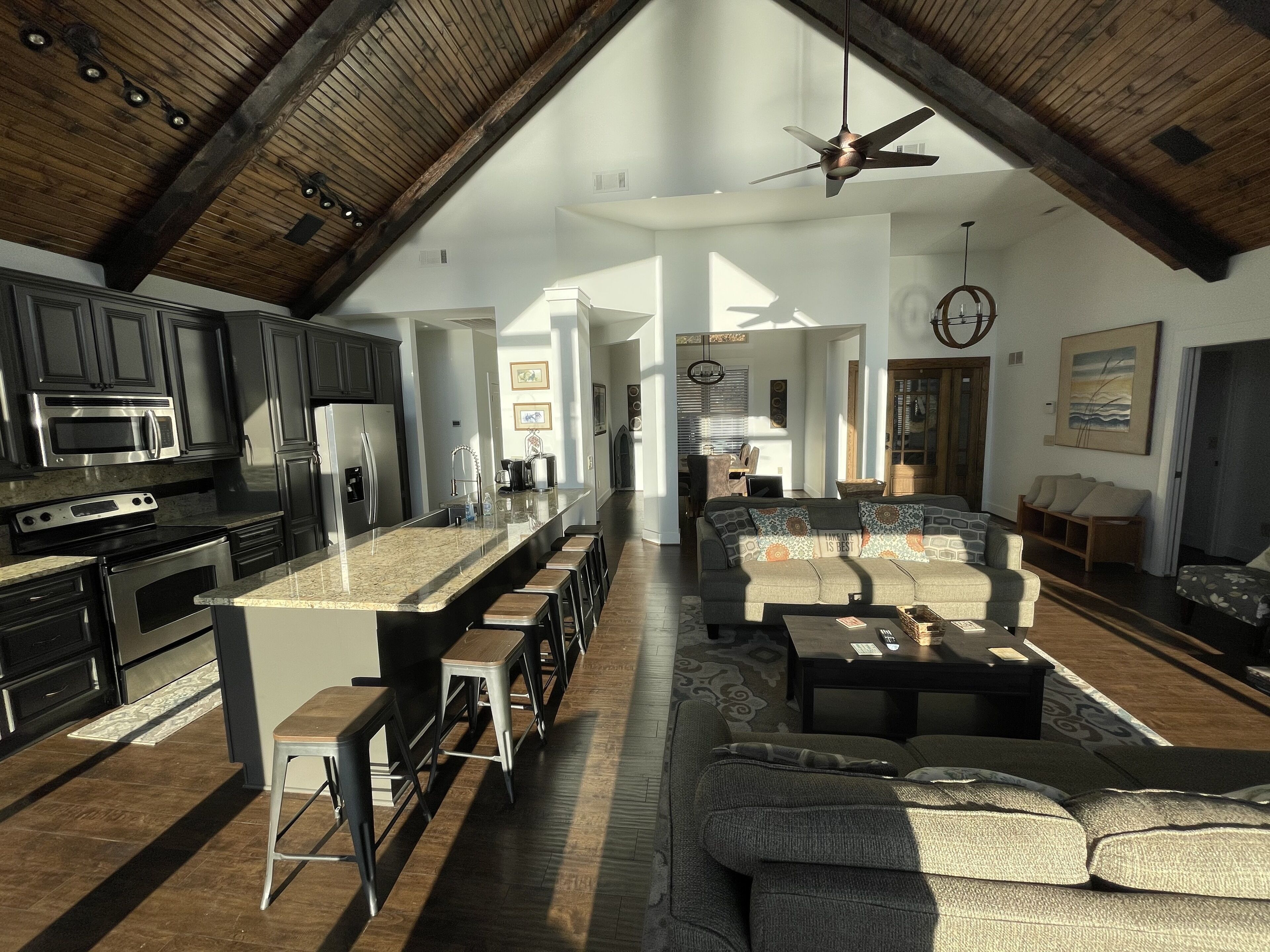  'Sunrise Serenity' Luxury Lake House Lake Barkley