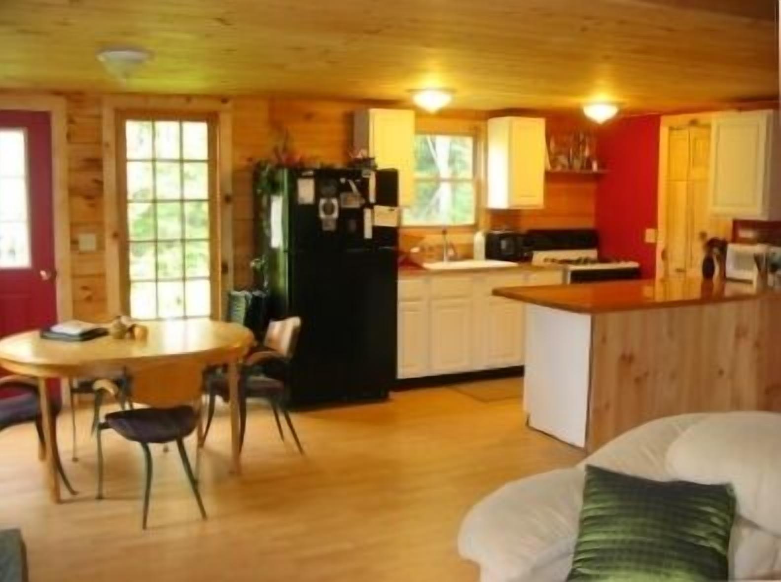 Dream Log Cabin, Yet Close to Everything! Animals Welcome!!!