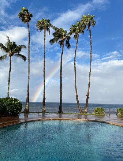 Quiet & Immaculate Molokai  Condo, 2nd  Floor End Unit, Ocean Views + Free Car