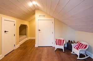 Interior - 1830's Luxury Brick Cottage, Cozy Fireplace, right off the Cobblestone Streets! (St. Charles)