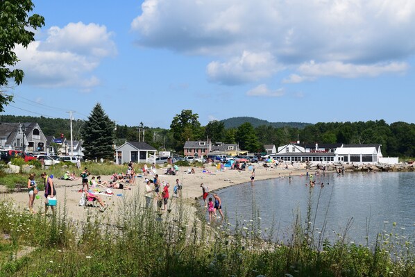 På stranden