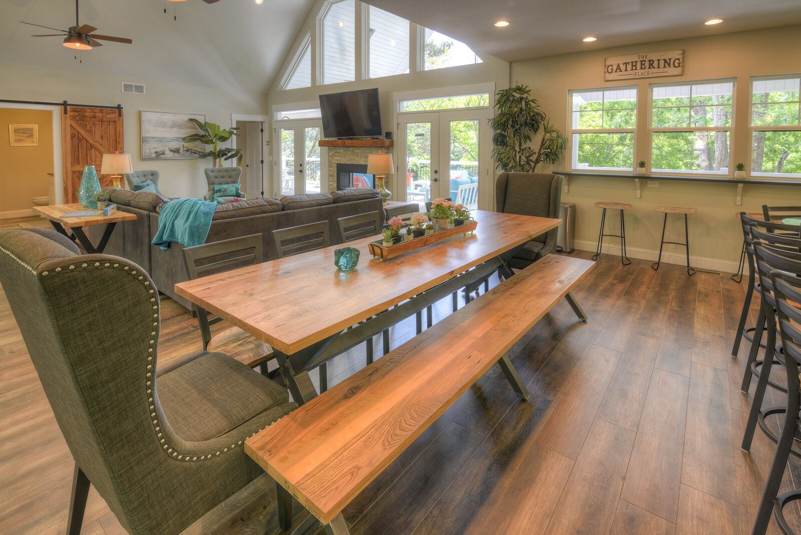 Emerald View Lodge, 10 BR, 12BA, Theater Rm, Sleeps 36