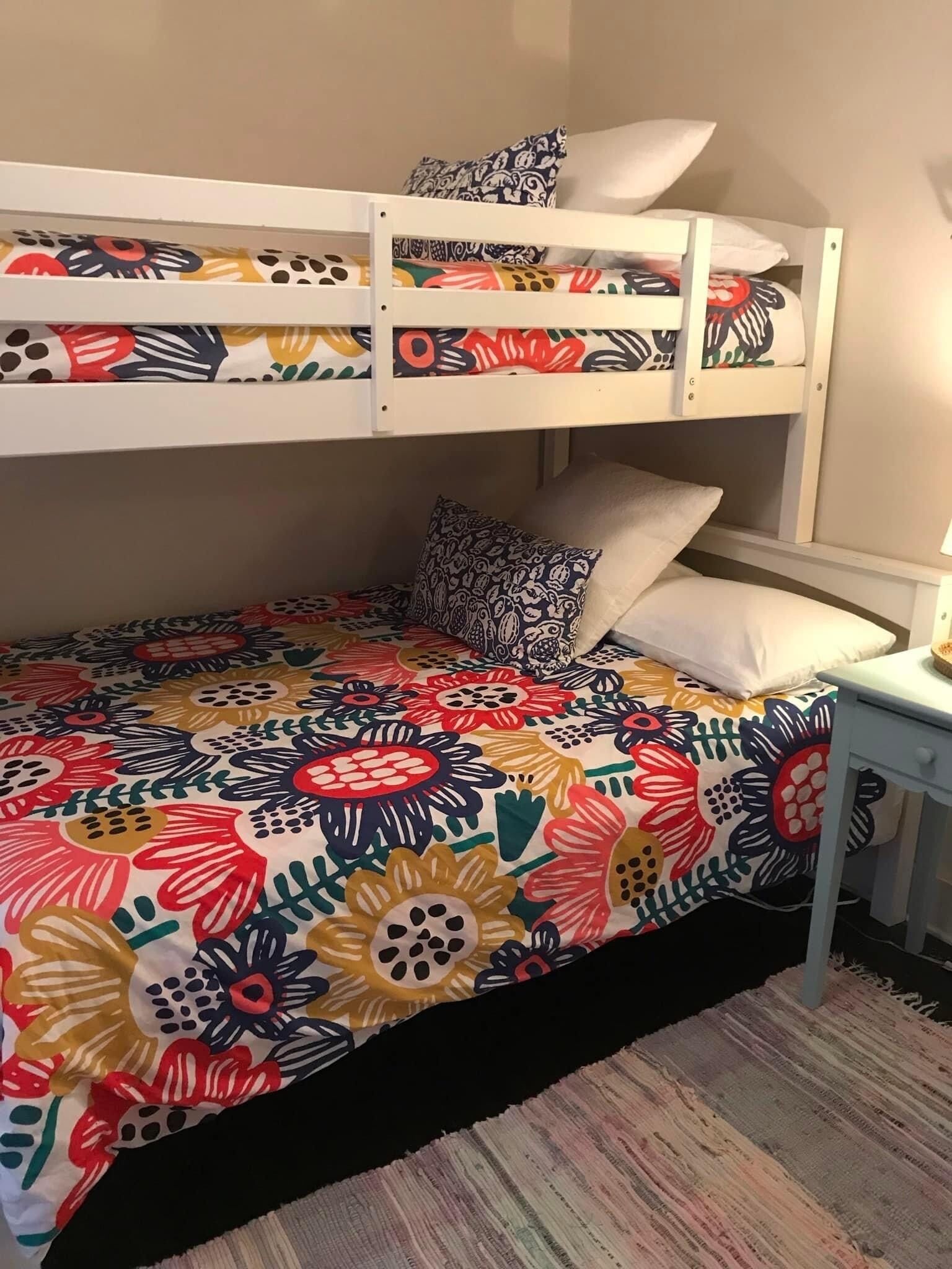 Sweetwater Cottage is a well curated cottage a block away from Hamlin Lake