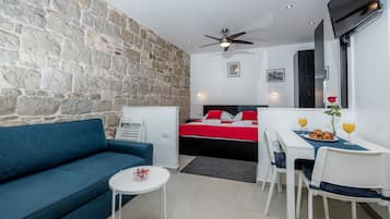 Coffres-forts dans les chambres, fer et planche Ă repasser