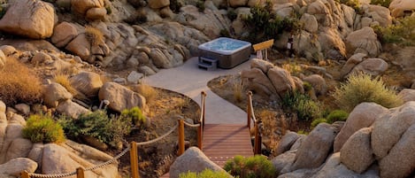 Outdoor spa tub