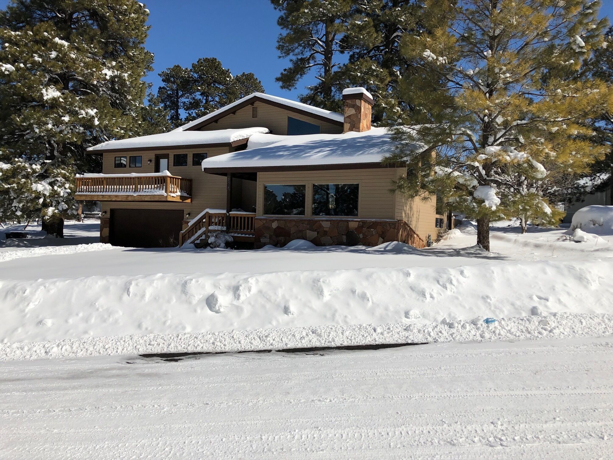 New! Remodeled and Cozy Country Club Escape - Sleeps 6