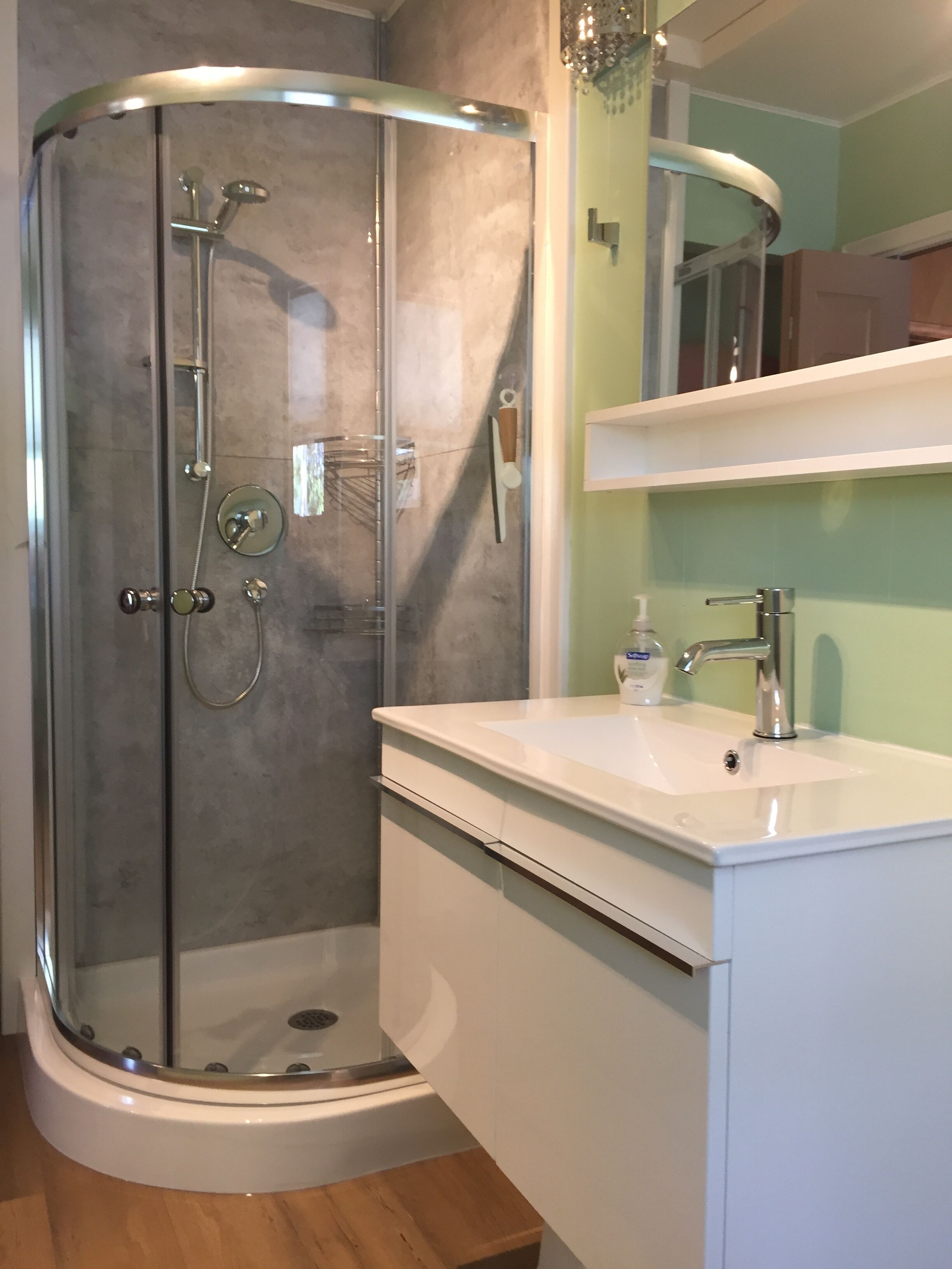 Beautiful Family Summer Cottage on quiet lake with large open area