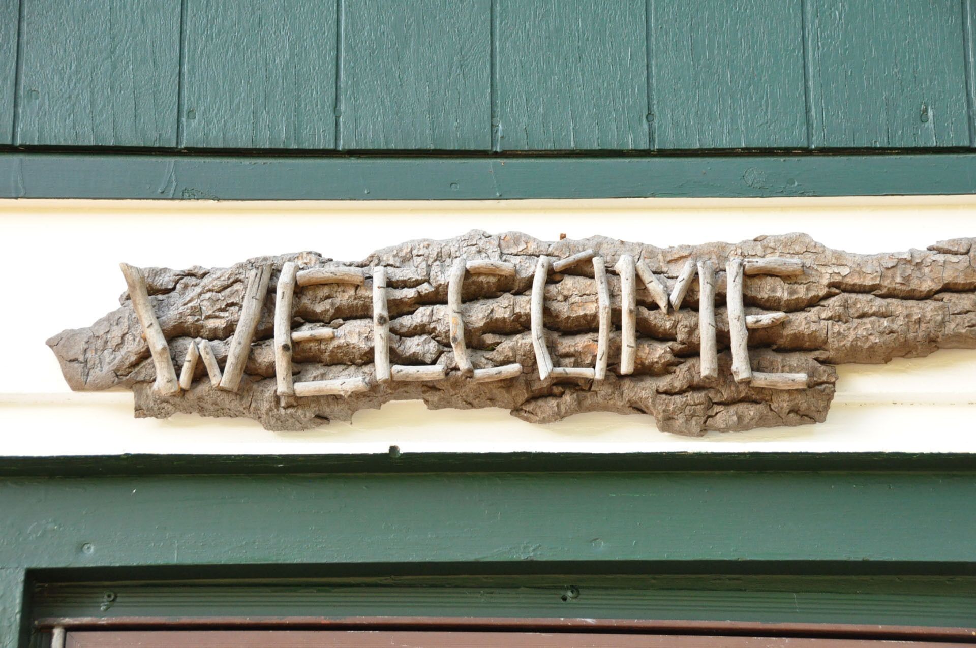 Beautiful Family Summer Cottage on quiet lake with large open area