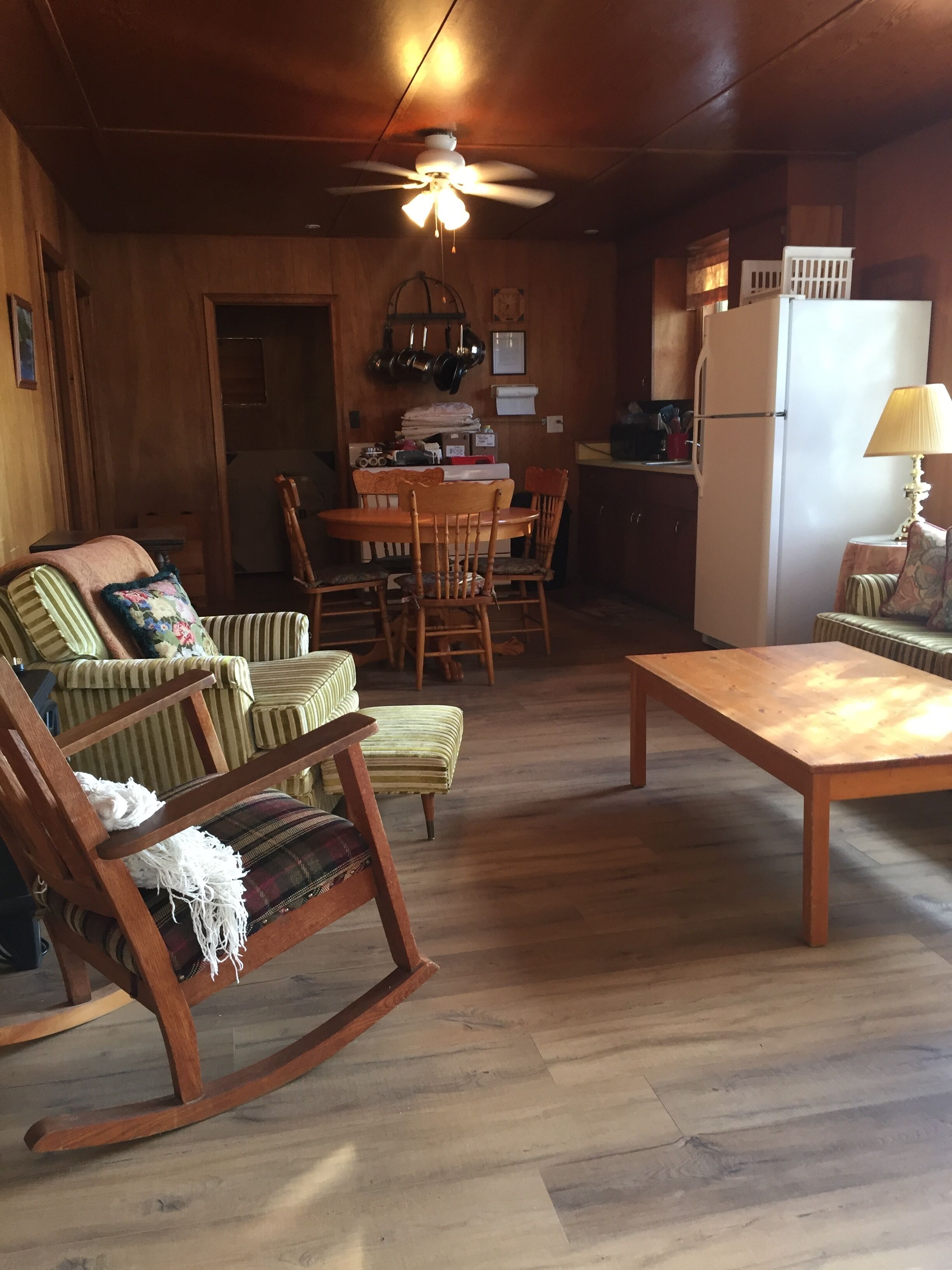 Beautiful Family Summer Cottage on quiet lake with large open area