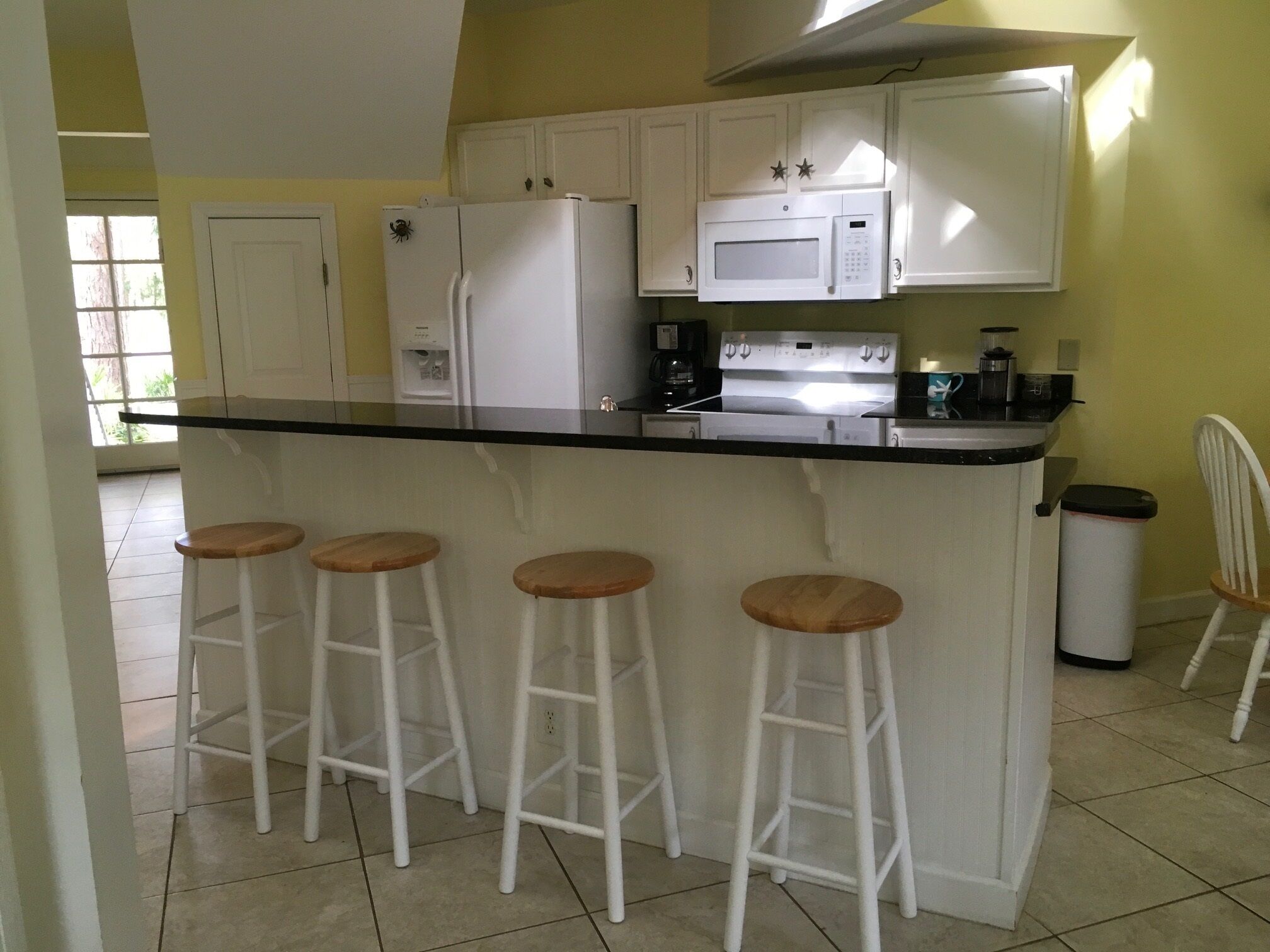 Quiet location / happy beach vibes! Golf cart included ⛱🌞🐬