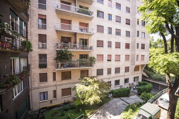Exterior - Large, bright apartment in city center, walking distance to Duomo and more (Milano)