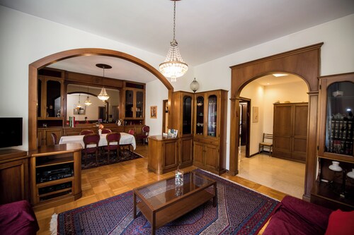 Grand appartement lumineux dans le centre-ville, à distance de marche de la Piazza Duomo et plus