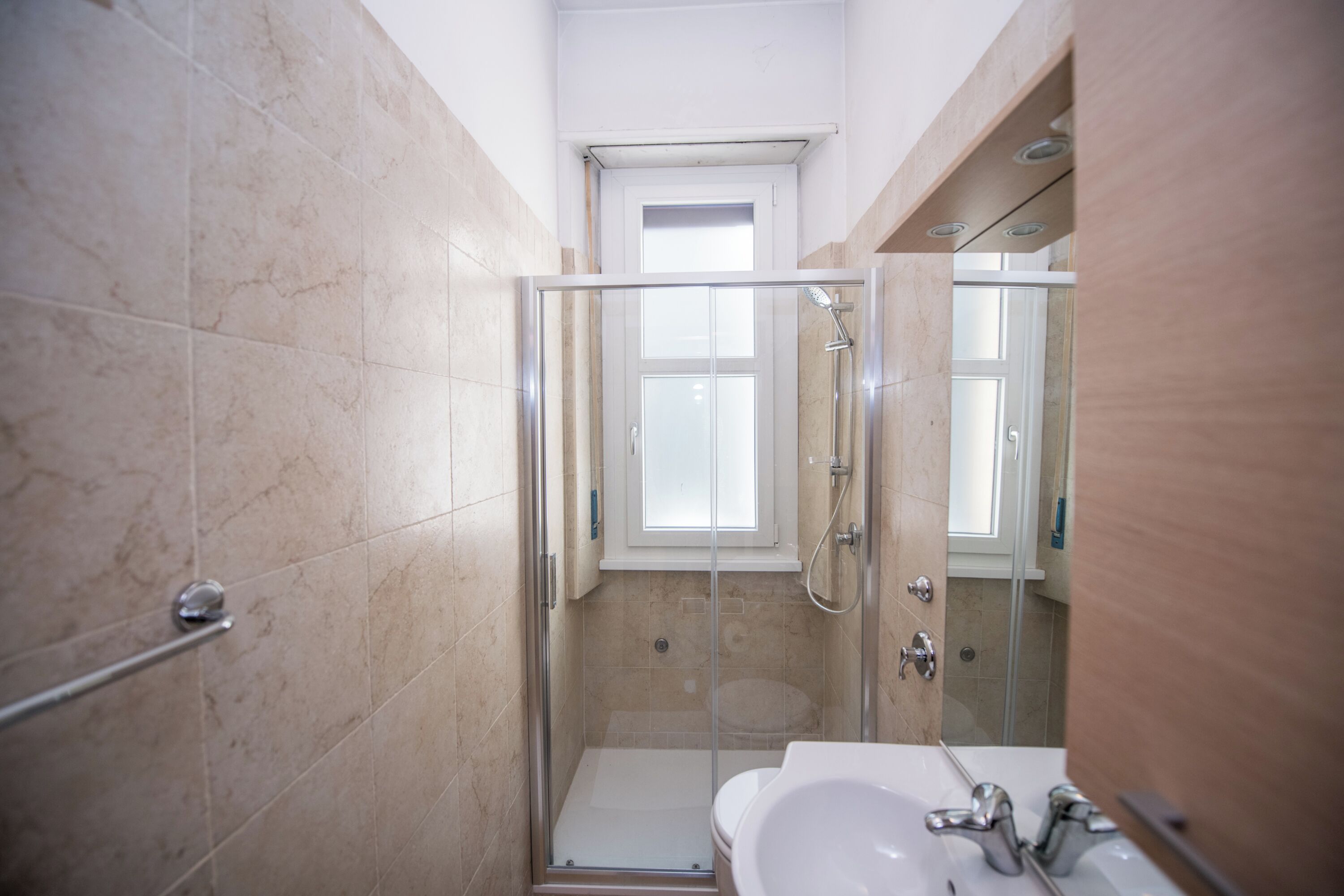 Dusche, Haartrockner, Bidet, Handtücher