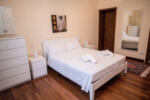 3 chambres, fer et planche à repasser, lit parapluie, Wi-Fi gratuit