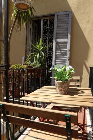 Camera con letto matrimoniale o 2 letti singoli, con balcone, fumatori | Terrace/patio - Guest House Relais Indipendenza. (Rome)