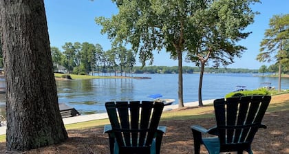 Reynolds Lake Oconee Fishtales Lodge am Seeufer 4BR / 3BA.