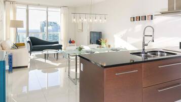 Een televisie en een kantoor