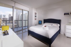 1 habitación, tabla de planchar con plancha, cuna de viaje y wifi 