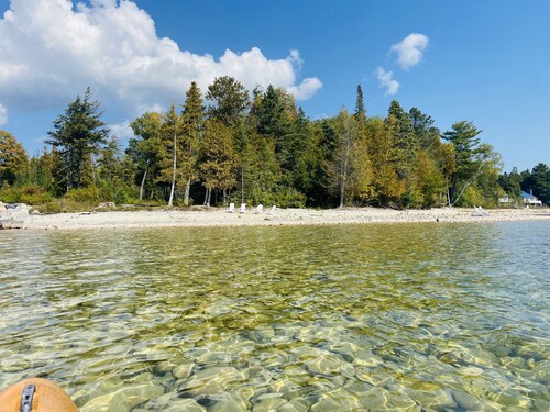 Waterfront Condo On Little Traverse Bay. Beaches, Tennis,Near Golf And Ski