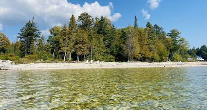 Waterfront Condo On Little Traverse Bay. Beaches, Tennis,Near Golf And Ski