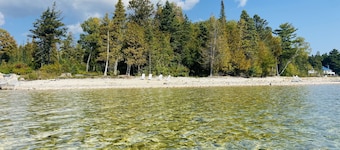 Waterfront Condo On Little Traverse Bay. Beaches, Tennis,Near Golf And Ski