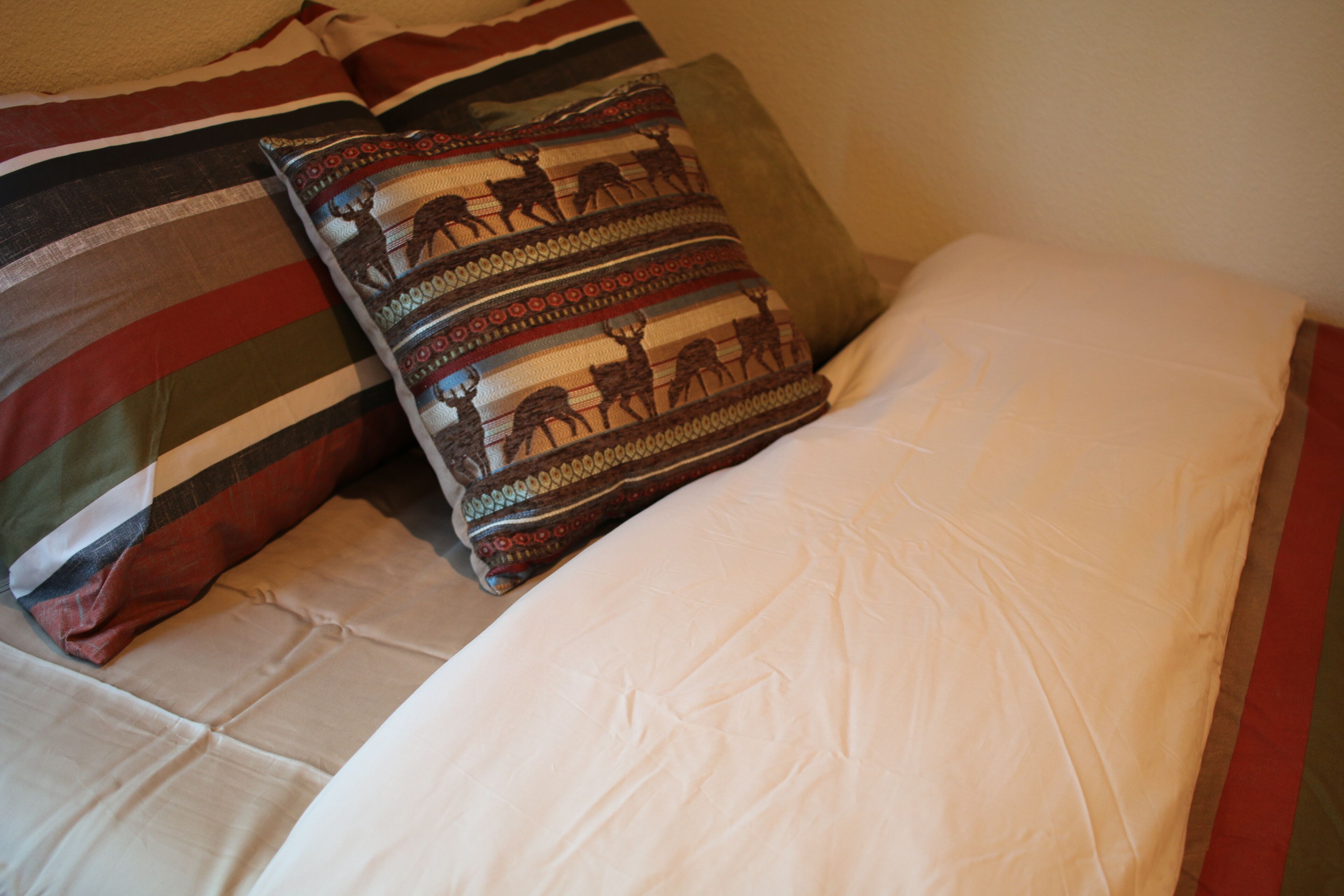 Cozy 3 Story Cabin - Near River and Lake