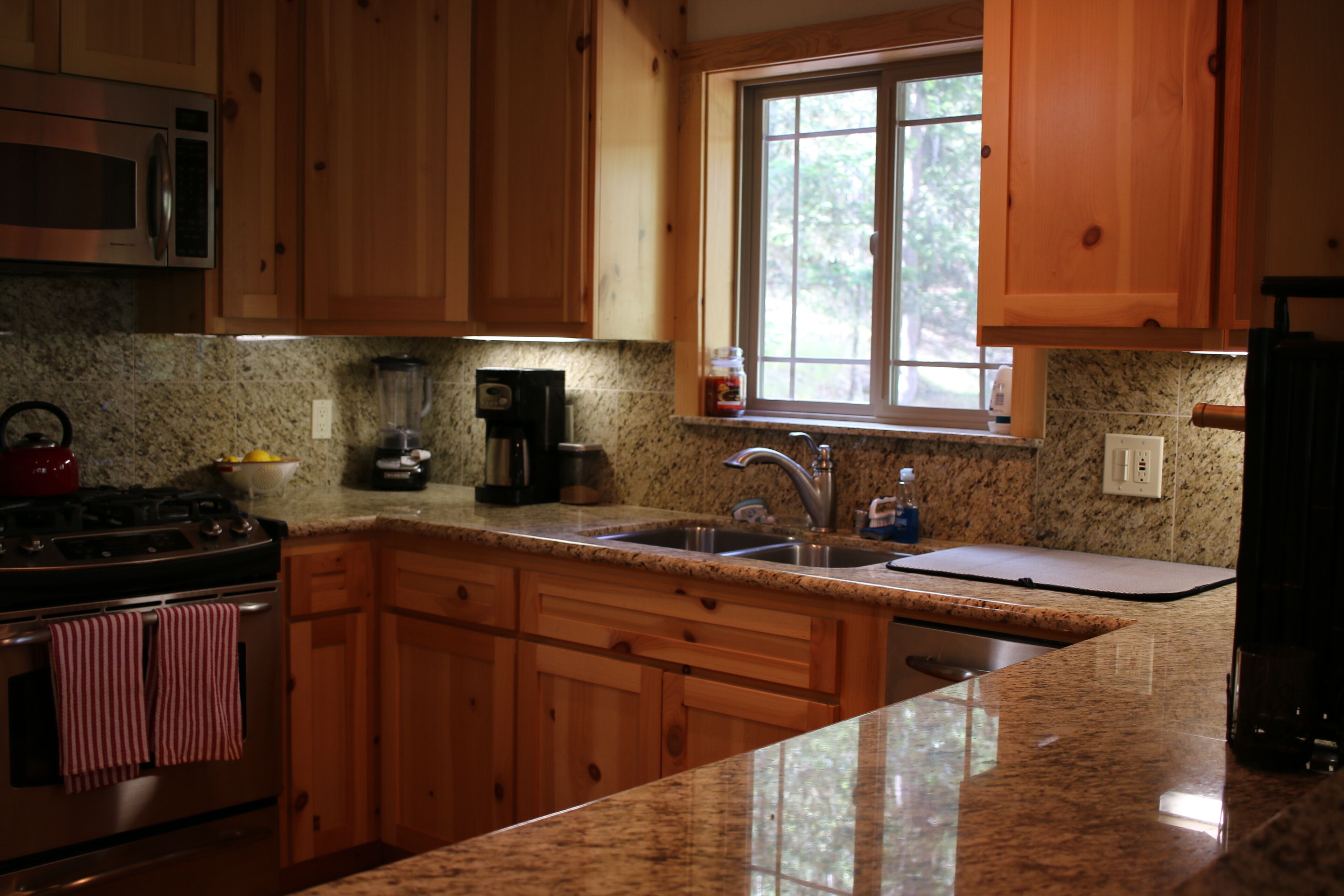 Cozy 3 Story Cabin - Near River and Lake