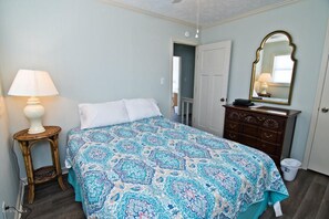 8 chambres, fer et planche à repasser, Wi-Fi, draps fournis
