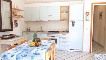 Apartment, 1 Bedroom | Private kitchen | Fridge, oven, stovetop, coffee/tea maker